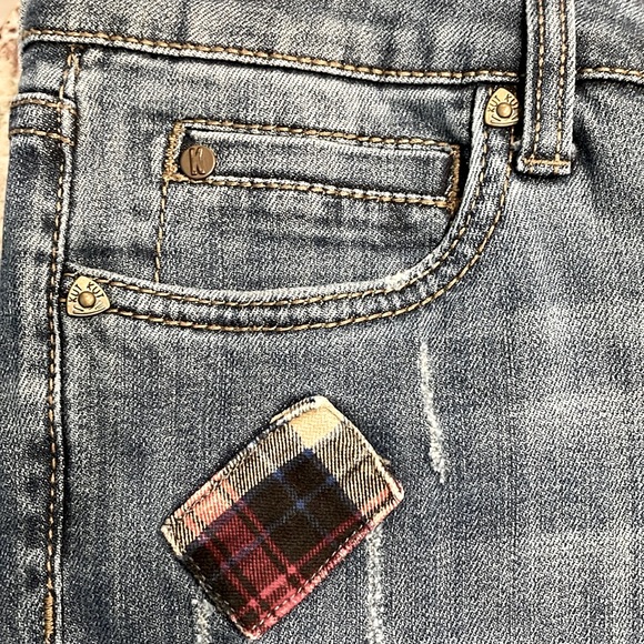 KFTK Catherine Boyfriend Plaid Patch Jean - Picture 4 of 11